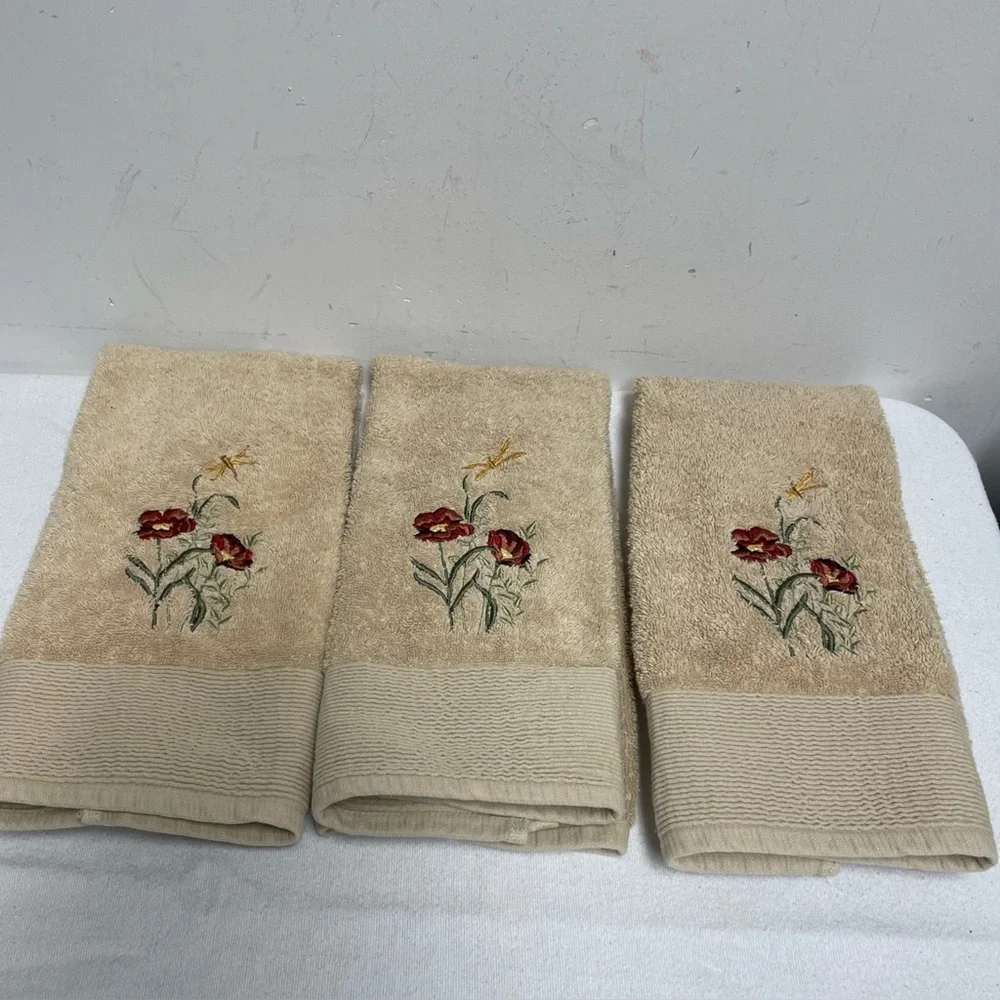 VTG Hand TOWEL SET 3 embroidered flowers, dragonfly, tan 25”x14” GUC